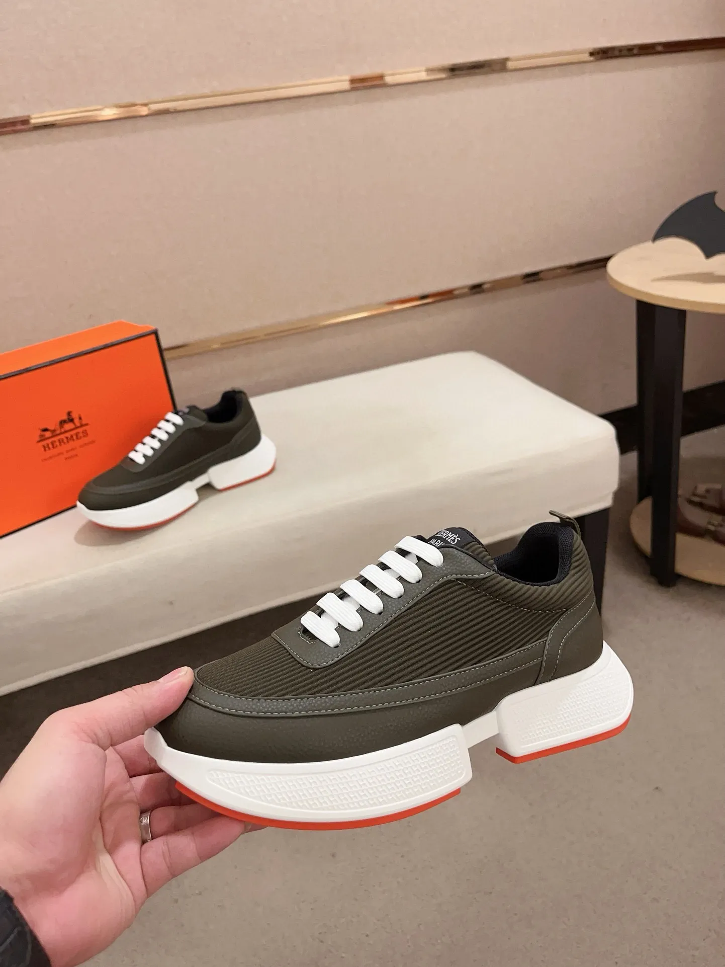 Men's clothing and shoes💰: 440💰《HERMES》【Classic original single version】Hermès; top 🔝purchasing agent🔍🔍men's latest 🇺🇸 counter sales simultaneously, imported from Italy original ▲▲cowhide ▲▲ (high-end, nobility, class) ) Exquisite workmanship (Italian 🇮🇹 imported water-dyed 🐂 cowhide lining) sole: original sole provided by the original factory, ⚠️exclusive double-layer activity·TPR·rubber·combined molded outsole; super comfortable·wear-resistant·non-slip·environmental protection The real thing is more beautiful if you take the real thing (high quality, follow the order). You can enter and exit the counter at will * Number of yards: 38-44 (45 can be customized and cannot be returned or exchanged)